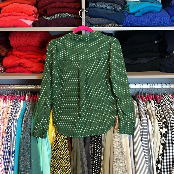 Who What Where green with black/white polka dots long sleeve v neck blouse XS - Picture 3 of 3